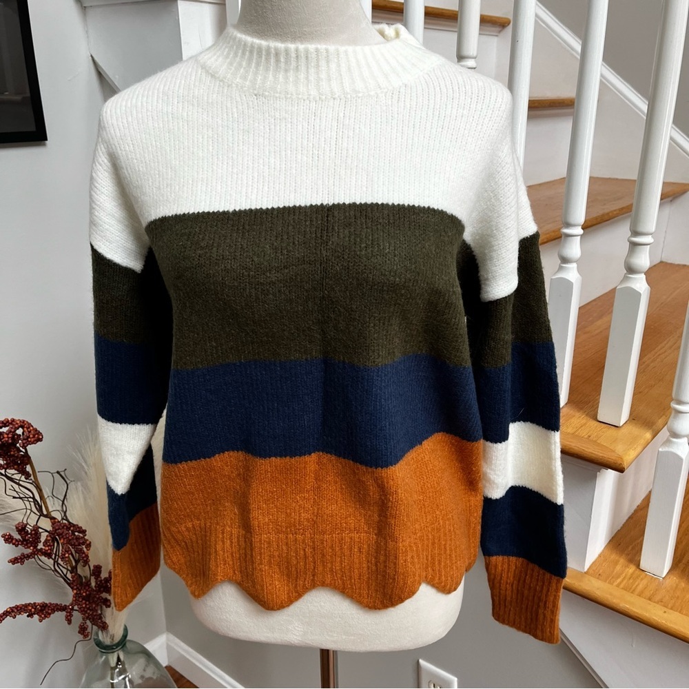 Women’s Small Medium S/M Striped Sweater NEW Scalloped bottom